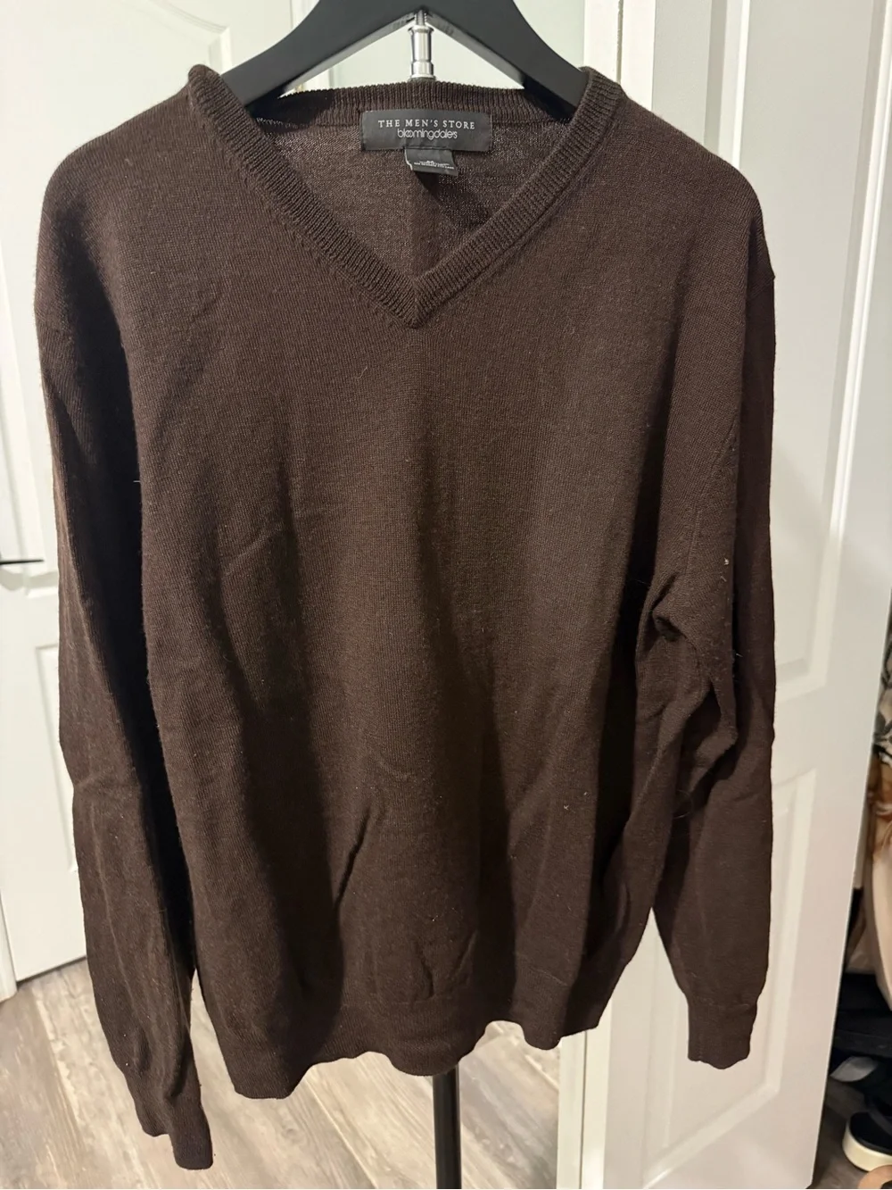 Bloomingdale's Men's Brown V-Neck Sweater